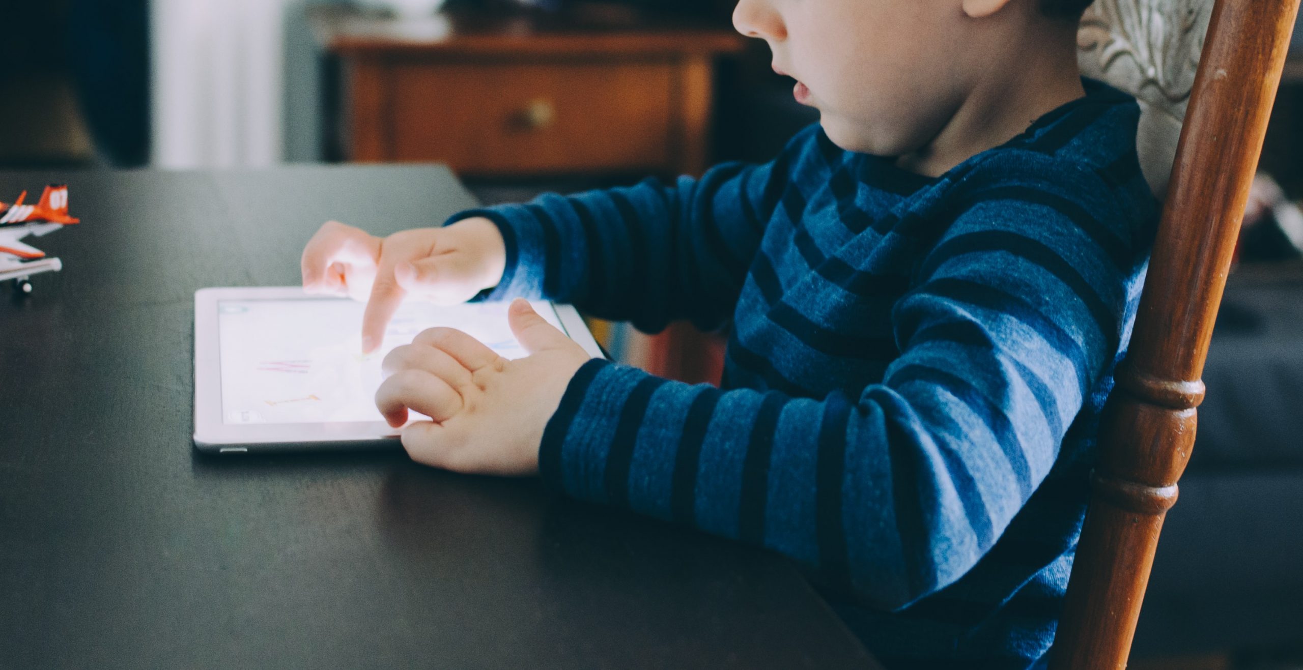 5 Signs Your Child May Be Addicted to Technology